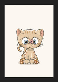 Kuva pienestä vaaleanruskeasta kissanpennusta, jolla on silmät suurina ja perhonen nenässään-5