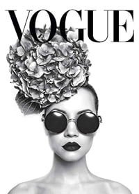 Black and white portrait of woman with big sunglasses and floral hat-1