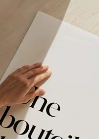Black French text on white background in minimalist style-3