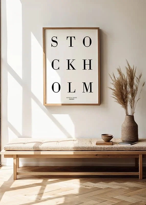 Grafisk text med STOCKHOLM i stora svarta bokstäver-12