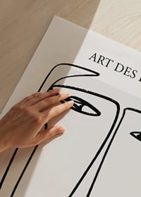 Abstrakte Strichzeichnung Gesicht in Schwarz auf hellgrauem Hintergrund-3