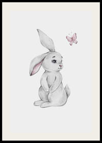 Illustreret grå kanin med lyserød sommerfugl på lys baggrund-2