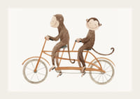 Ilustracja przedstawiająca dwie małpy jadące na rowerach tandemowych na jasnym tle-3