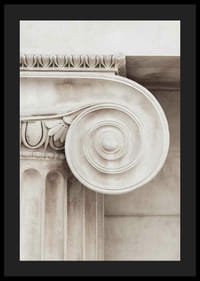 Zdjęcie klasycznego kapitela kolumny w jasnych odcieniach beżu-4