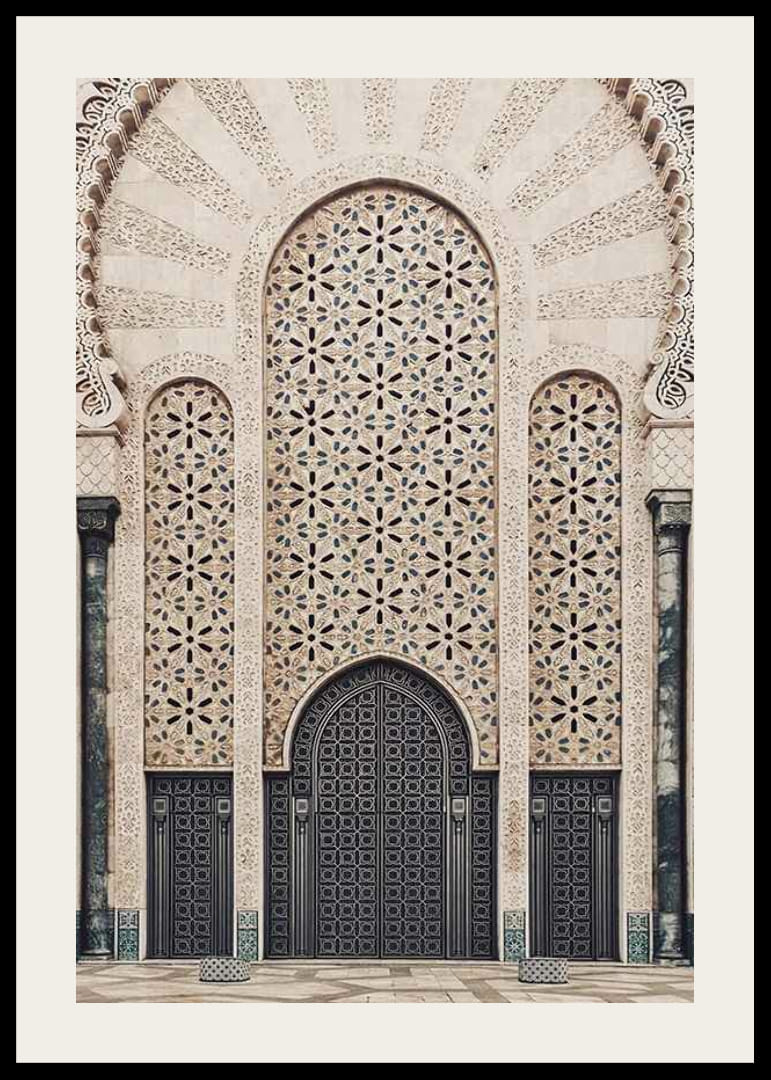 Fotografi av dekorativ inngang i arabisk stil med mønstrede dører-12