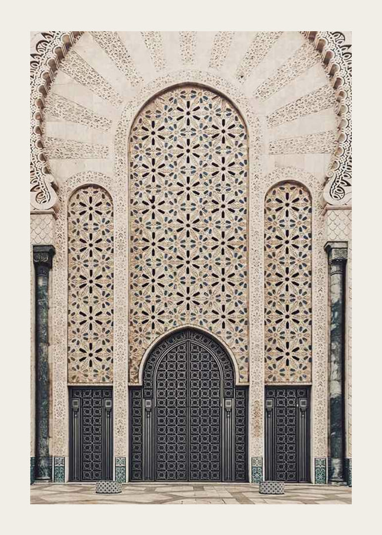 Fotografi av dekorativ inngang i arabisk stil med mønstrede dører-12