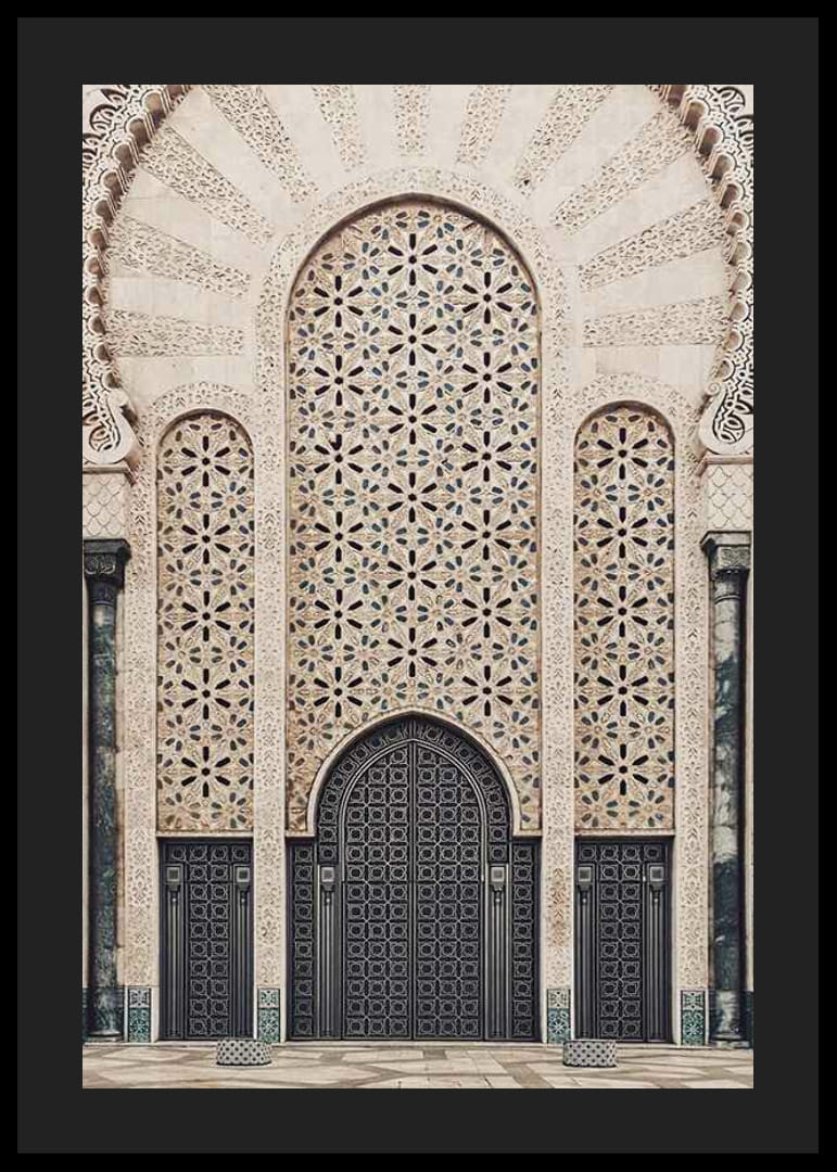 Fotografi av dekorativ inngang i arabisk stil med mønstrede dører-12