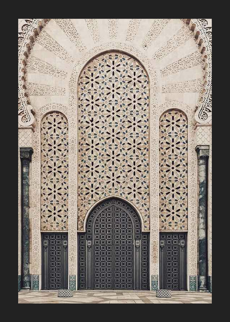 Fotografi av dekorativ inngang i arabisk stil med mønstrede dører-12