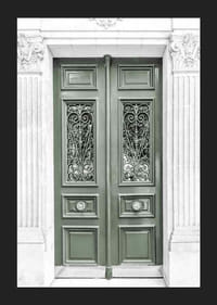 Fotografi av grön dubbeldörr med dekorativt smidesjärn-5