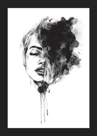 Abstrakt akvarellporträtt av kvinna i svartvitt-5