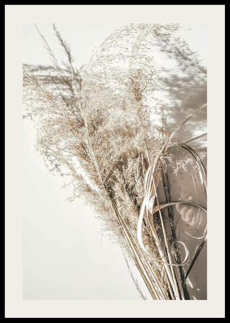 Close fotográfico de palhas secas contra fundo bege claro-12