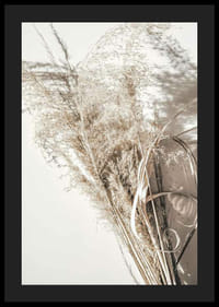 Close fotográfico de palhas secas contra fundo bege claro-4