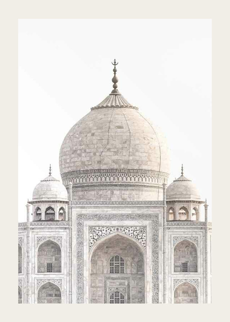 Fotografie der zentralen Kuppel des Taj Mahal in hellen Tönen-12