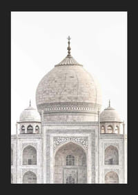 Fotografie der zentralen Kuppel des Taj Mahal in hellen Tönen-5