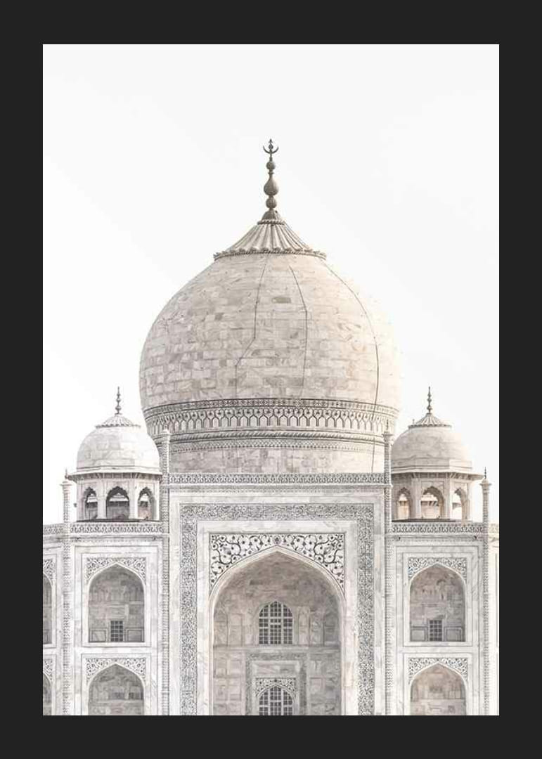 Fotografie der zentralen Kuppel des Taj Mahal in hellen Tönen-12