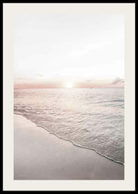 Fotografia pláže a oceánu v jemných pastelových tónoch pri západe slnka-2