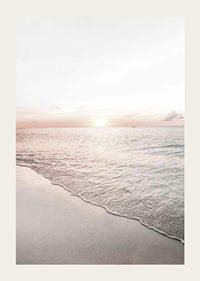 Fotografi av strand och hav i mjuka pastelltoner vid solnedgång-3