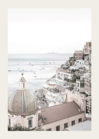 Fotografi av pastellfärgade hus i Positano vid havet-3