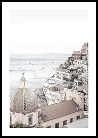Fotografi av pastellfärgade hus i Positano vid havet-0