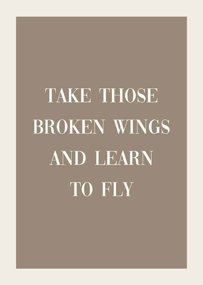 Citattekst i hvid på beige baggrund med serif-skrifttype-12