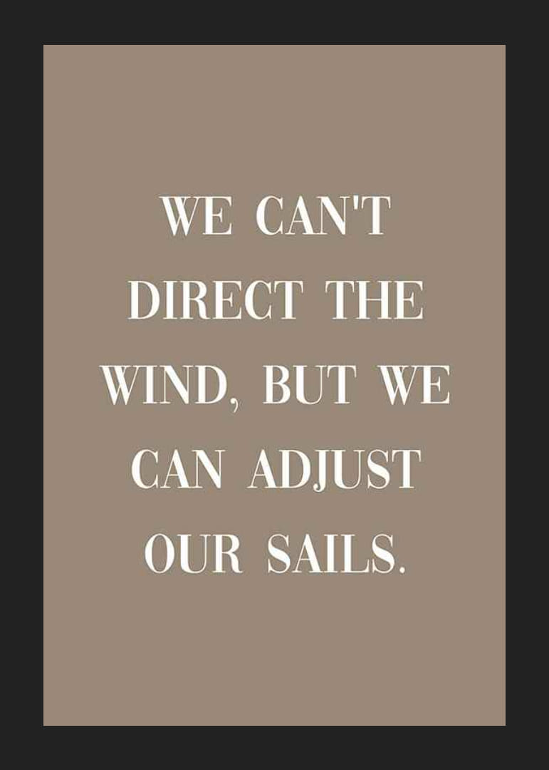 Balta motyvacinė citata rudame, vientisos spalvos fone-12