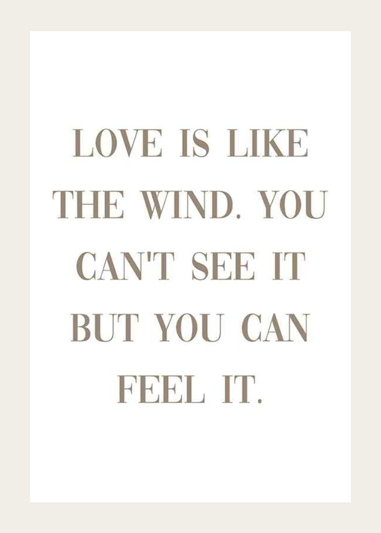 Citazione del testo in maiuscolo con testo marrone su sfondo bianco-12