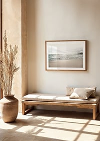 Fotografi av sandstrand med mjuka vågor och ljus himmel-8