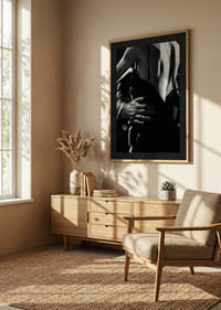 Schwarz-Weiß-Nahaufnahme von zwei Personen beim Tango, Fokus auf Rücken und Arm-8