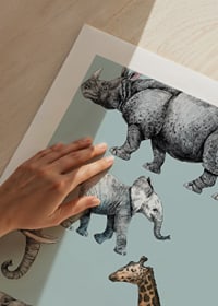 Illustrerade afrikanska djur mot ljusblå bakgrund-9
