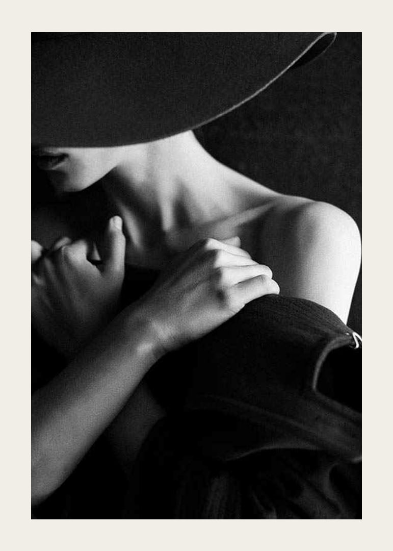Black and white fashion photography of woman with hat in profile-12