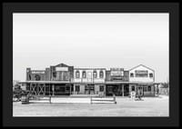 Photographie en noir et blanc de bâtiments historiques en bois sur la Route 66-4