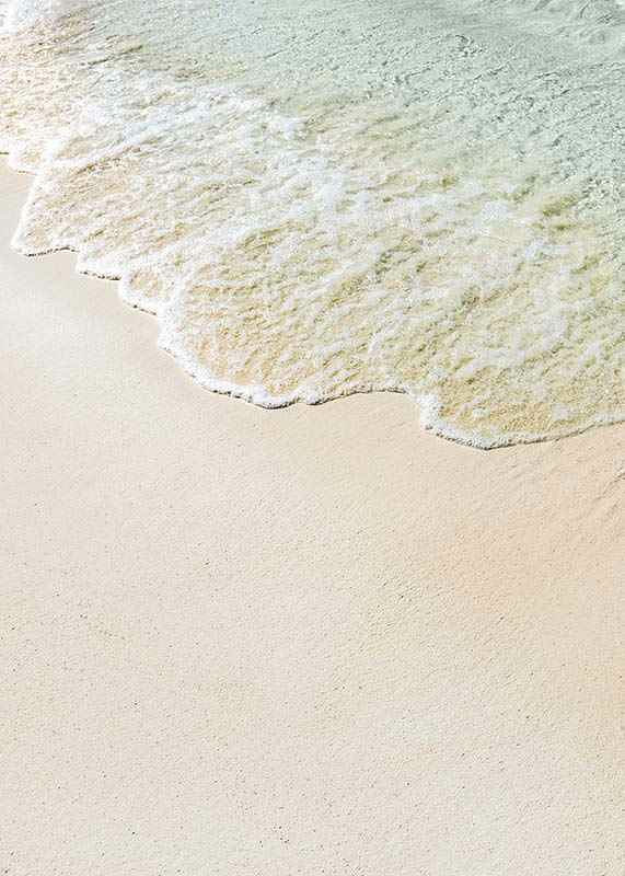 Fotografi av mjukt vågskum mot sandstrand i pastelltoner-12