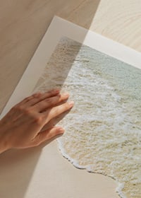 Fotografi av mjukt vågskum mot sandstrand i pastelltoner-9