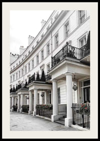 Fotografia di case a schiera georgiane bianche con dettagli in ferro battuto-2