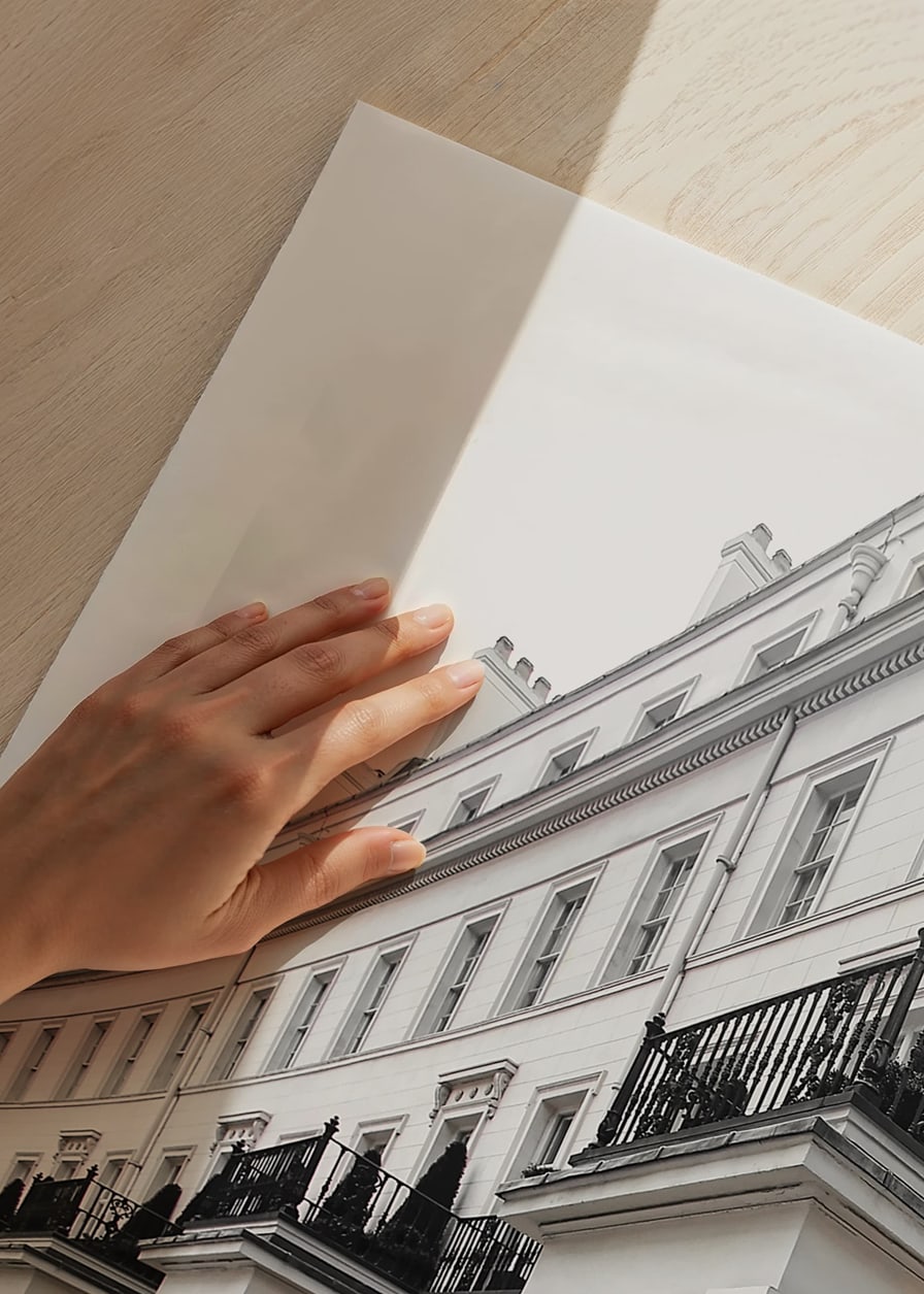 Fotografi av vita georgianska radhus med smidesdetaljer-12