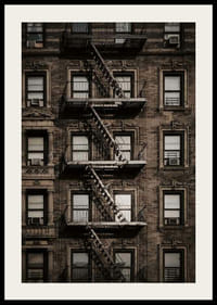 Fotografisk vy av tegelbyggnad med brandtrappa i New York-2