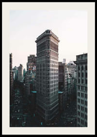 „Flatiron“ pastato Niujorke nuotrauka šviesaus dangaus fone-2