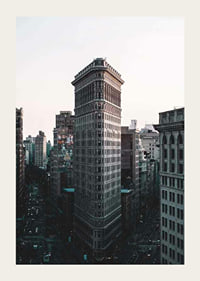 Fotografi av Flatiron Building i New York mot ljus himmel-3