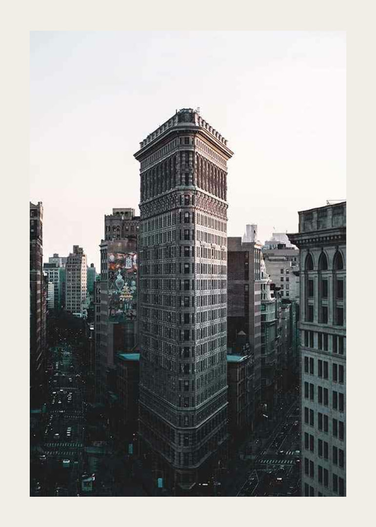Fotografi av Flatiron Building i New York mot ljus himmel-12