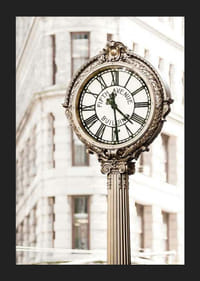 Fotografi av dekorativ gyllen gateklokke på Flatiron-5