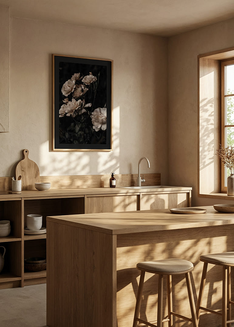 Rose bianche in primo piano su sfondo scuro, fotografico-12