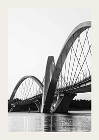Black and white view of the Juscelino Kubitschek Bridge in Brasília-3