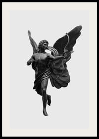 Čiernobiely detailný záber sochy Erosa s lukom a krídlami-2