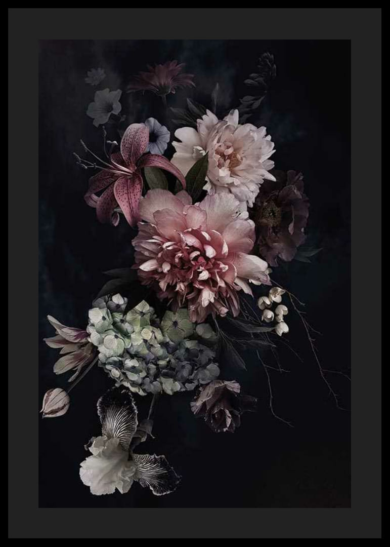 Fotóvirágcsokor lágy rózsaszín és fehér árnyalatokkal, fekete háttér előtt-12