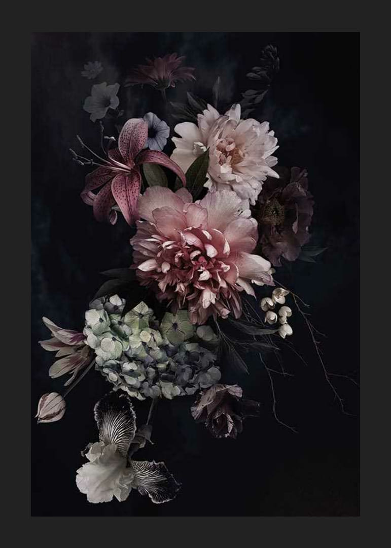 Fotóvirágcsokor lágy rózsaszín és fehér árnyalatokkal, fekete háttér előtt-12