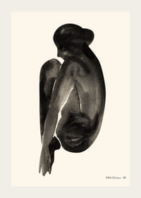 Akvarel af siddende kvinde i sort på lys baggrund-3