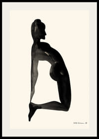 Vesiväri naisesta polvistuneessa asennossa vaalealla taustalla-2