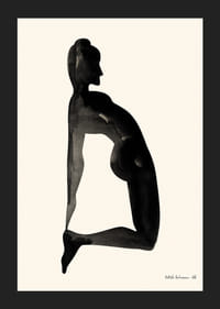 Vesiväri naisesta polvistuneessa asennossa vaalealla taustalla-5