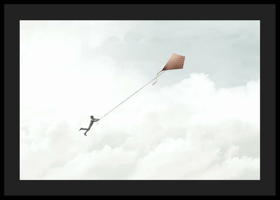 Ilustrácia muža lietajúceho s drakom medzi jasnými oblakmi-12