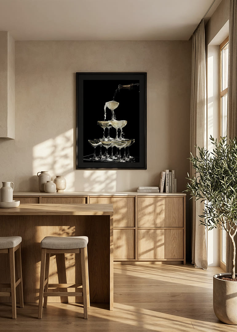 Zdjęcie wieży szampana z unoszącymi się bąbelkami na czarnym tle-12